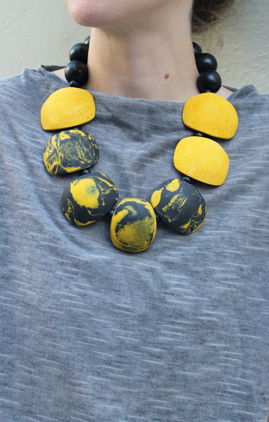 Maya necklace / Yellow and black